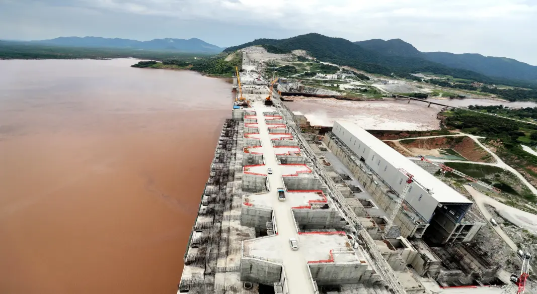 Grand barrage de la Renaissance : Vue panoramique du chantier éthiopien, symbole des ambitions hydroélectriques du pays et enjeu majeur de coopération régionale sur le Nil.