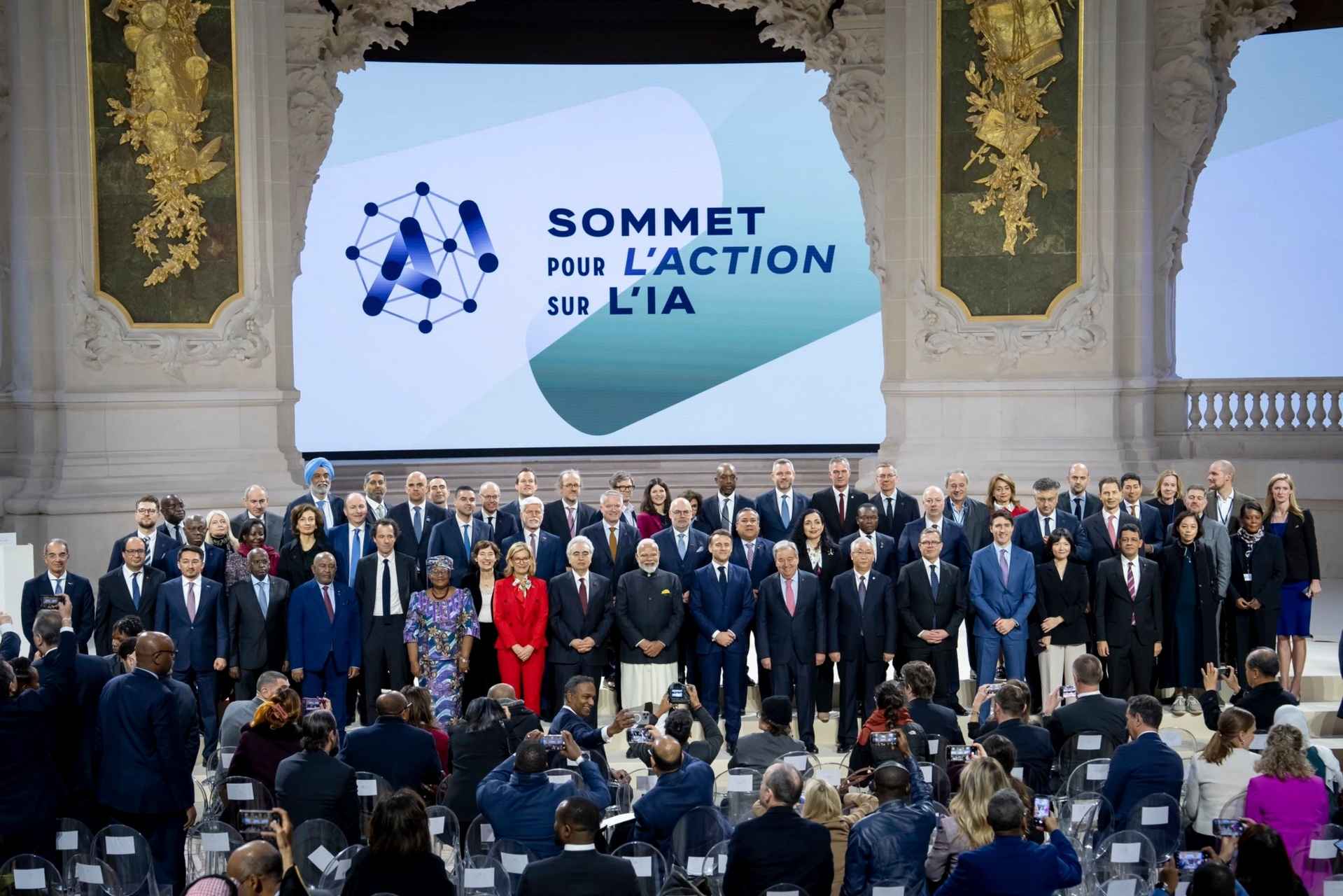 Les décideurs et experts internationaux réunis au sommet sur l’intelligence artificielle